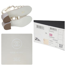 Load image into Gallery viewer, 未使用品 CHANEL シャネル チェーンサンダル ココマーク 35C イタリア製 カーフスキン ベージュ シルバー金具 サイズ36 47914