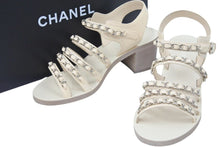 Load image into Gallery viewer, 未使用品 CHANEL シャネル チェーンサンダル ココマーク 35C イタリア製 カーフスキン ベージュ シルバー金具 サイズ36 47914
