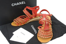 Load image into Gallery viewer, CHANEL シャネル ウッドサンダル ココマーク付き ラウンドトゥ レディース チェーン レザー レッド 36C 20P G35868 美品 中古 47915