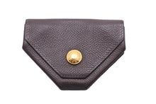 Load image into Gallery viewer, HERMES エルメス コインケース ル・ヴァンキャトル シェブルミゾル ブラウン □I刻印 ゴールド金具 美品 中古 47981