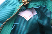 Load image into Gallery viewer, CELINE セリーヌ ミニポーチ ハンドバッグ 小物入れ サークルロゴ キャンバス GP グリーン ゴールド金具 美品 中古 47982