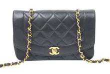 Load image into Gallery viewer, CHANEL シャネル ヴィンテージ ダイアナ22 マトラッセチェーンショルダーバッグ 2番台 ブラック ゴールド金具 美品 中古 48008