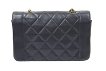 Load image into Gallery viewer, CHANEL シャネル ヴィンテージ ダイアナ22 マトラッセチェーンショルダーバッグ 2番台 ブラック ゴールド金具 美品 中古 48008