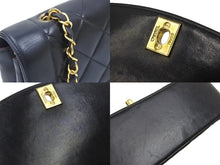Load image into Gallery viewer, CHANEL シャネル ヴィンテージ ダイアナ22 マトラッセチェーンショルダーバッグ 2番台 ブラック ゴールド金具 美品 中古 48008