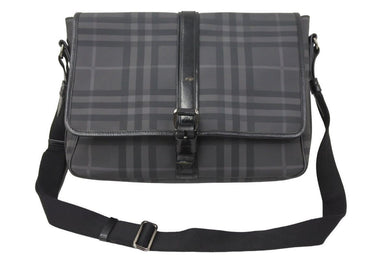 BURBERRY バーバリー ショルダーバッグ 肩掛けバッグ 斜めがけバッグ チェック柄 PVC レザー ブラック シルバー金具 良品 中古48011