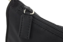 Load image into Gallery viewer, PRADA プラダ アクセサリーポーチ NERO ハンドバッグ ナイロン 小物入れ ロゴ プレート MV633 美品 中古 48091
