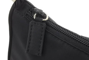 PRADA プラダ アクセサリーポーチ NERO ハンドバッグ ナイロン 小物入れ ロゴ プレート MV633 美品 中古 48091