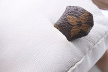 Load image into Gallery viewer, 極美品 LOUIS VUITTON ルイヴィトン テディベア ドゥドゥルイ GI0142 人形 モノグラム ヌメ革 中古 48137