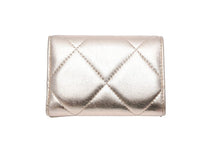 Load image into Gallery viewer, CHANEL シャネル マトラッセ 三つ折り財布 スモールフラップウォレット 31番台 2021年 レザー ゴールド シルバー 美品 中古 48154
