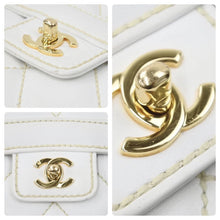 Load image into Gallery viewer, CHANEL シャネル ワイルドステッチ フラップ ハンドバッグ ココマーク 9番台 ラムスキン ホワイト ゴールド金具 美品 中古 48157