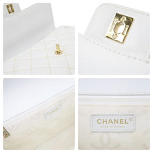 Load image into Gallery viewer, CHANEL シャネル ワイルドステッチ フラップ ハンドバッグ ココマーク 9番台 ラムスキン ホワイト ゴールド金具 美品 中古 48157