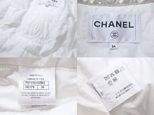 Load image into Gallery viewer, CHANEL シャネル ダウンジャケット アウター リボン付き P57415V42963 ロゴ ポリエステル ホワイト サイズ34 美品 中古 48166 正規品