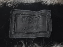 Load image into Gallery viewer, FOXEY フォクシー ストールマフラー フェザーショール ファー ベロア 24691 ブラウン ブラック 美品 中古 48189