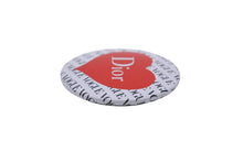Load image into Gallery viewer, Dior ディオール VOGUE ヴォーグ 缶バッジ カンバッジ ノベルティ 小物 8.1g メタル ホワイト レッド ブラック 美品 中古 48315