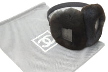 Load image into Gallery viewer, 極美品 CHANEL シャネル スポーツライン 06A イヤーマフ ファー ココマーク ブラック グレー 中古 48340
