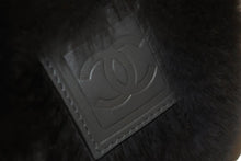 Load image into Gallery viewer, 極美品 CHANEL シャネル スポーツライン 06A イヤーマフ ファー ココマーク ブラック グレー 中古 48340