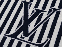 Load image into Gallery viewer, 極美品 LOUIS VUITTON ルイヴィトン M77625 ビーチタオル パイル ストライプ セルヴィエット コットン ブルー×ホワイト 中古 48657