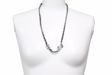 Load image into Gallery viewer, 新品同様 CHANEL シャネル エアポッツ チェーン ショルダー ネックレス シルバー ブラック ココマーク B21 中古 48664