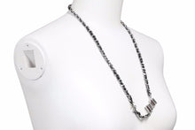 Load image into Gallery viewer, 新品同様 CHANEL シャネル エアポッツ チェーン ショルダー ネックレス シルバー ブラック ココマーク B21 中古 48664