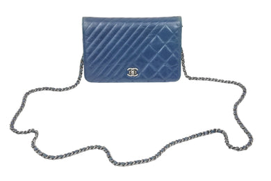 CHANEL シャネル ボーイシャネル マトラッセ チェーンウォレット Wステッチ 20番台 2015年 ネイビー 美品 中古 48672
