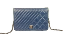 Load image into Gallery viewer, CHANEL シャネル ボーイシャネル マトラッセ チェーンウォレット Wステッチ 20番台 2015年 ネイビー 美品 中古 48672
