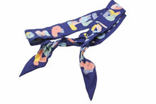 Load image into Gallery viewer, FENDI フェンディ トゥイリーツイリースカーフ シルク ネイビー マルチカラー ユニセックス 美品 中古 48673