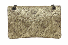 Load image into Gallery viewer, 極美品 シャネル CHANEL MOSCOW パリ モスクワ 2.55 マトラッセ チェーン ショルダーバッグ 12番台 ゴールド 中古 48771