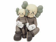 Load image into Gallery viewer, 未使用 KAWS カウズ KAWS HOLIDAY CHANGBAI MOUNTAIN FIGURE &quot;Brown&quot; KW-0146 ブラウン 中古 48927