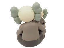 Load image into Gallery viewer, 未使用 KAWS カウズ KAWS HOLIDAY CHANGBAI MOUNTAIN FIGURE &quot;Brown&quot; KW-0146 ブラウン 中古 48927