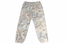 Load image into Gallery viewer, Supreme シュプリーム 18AW リフレクター カモフラ パンツ ボトムス ロゴ 迷彩 カーキ サイズM 中古 48995