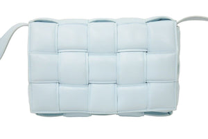 BOTTEGAVENETA ボッテガヴェネタ パデッド カセット ショルダーバッグ 2023SS 591970 VCQR1 3915 ペールブルー 良品 中古 49036