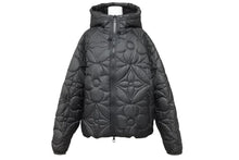 Load image into Gallery viewer, 極美品 LOUIS VUITTON ルイヴィトン LVSEフラワーキルテッドフーディジャケット 1A9FUZ ブラック サイズ50 中古 49098