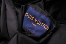 Load image into Gallery viewer, 極美品 LOUIS VUITTON ルイヴィトン LVSEフラワーキルテッドフーディジャケット 1A9FUZ ブラック サイズ50 中古 49098