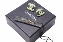 Load image into Gallery viewer, CHANEL シャネル ピアス ココマーク 06C刻印 3.2ｇ グリーン シルバー メッキ 美品 中古 49117