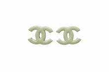 Load image into Gallery viewer, CHANEL シャネル ピアス ココマーク 06C刻印 3.2ｇ グリーン シルバー メッキ 美品 中古 49117