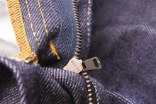 Load image into Gallery viewer, 極美品 GUCCI グッチ GG 折り返し付き デニムパンツ ダークブルー 現行 ロゴ ボトムス ‎700949 XDB1Z 4759 サイズ34 中古 49122