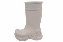 Load image into Gallery viewer, BALENCIAGA バレンシアガ Crocs クロックス ミッドカーフブーツ 677388W1S8E EVA ベージュ サイズ26.5cm 美品 中古 49148
