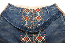 Load image into Gallery viewer, KAPITAL キャピタル デニムパンツ 柄刺繍 麻 インディゴ マルチカラー サイズ1 美品 中古 49176