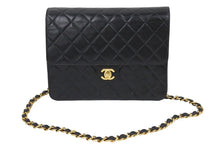 Load image into Gallery viewer, シャネル CHANEL マトラッセ 23cm ハーフフラップ ターンロック 8番台 ショルダーバッグ ラムスキン ブラック 美品 中古 49239