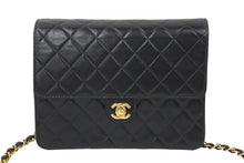 Load image into Gallery viewer, シャネル CHANEL マトラッセ 23cm ハーフフラップ ターンロック 8番台 ショルダーバッグ ラムスキン ブラック 美品 中古 49239