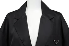 Load image into Gallery viewer, PRADA プラダ 18年 ナイロン コート ブラック ACU1 2018 4080 アウター 黒 トライアングルロゴ サイズ46 美品 中古 49396