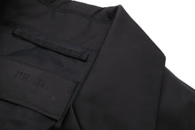 Load image into Gallery viewer, PRADA プラダ 18年 ナイロン コート ブラック ACU1 2018 4080 アウター 黒 トライアングルロゴ サイズ46 美品 中古 49396