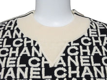 Load image into Gallery viewer, CHANEL シャネル 19AW 総柄 ニット ホワイト ブラック ロゴ セーター ジップ P61951K47642 サイズ38 美品 中古 49397