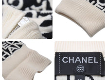 Load image into Gallery viewer, CHANEL シャネル 19AW 総柄 ニット ホワイト ブラック ロゴ セーター ジップ P61951K47642 サイズ38 美品 中古 49397