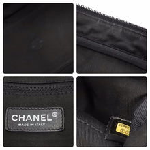 Load image into Gallery viewer, CHANEL シャネル パリスニューヨーク キルティング ボストンバッグ 10番台 ナイロン レザー ブラック シルバー金具 美品 中古 49417