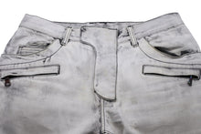 Load image into Gallery viewer, BALMAIN バルマン クラッシュバイカーデニムパンツ ダメージジーンズ T500 B383 サイズL コットン ホワイト シルバー 美品 中古49479