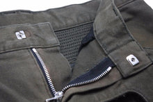Load image into Gallery viewer, BALMAIN バルマン バイカーパンツ W4HT552C163 JAPAN製 コットン ポリウレタン カーキ シルバー金具 サイズ32 美品 中古 49567