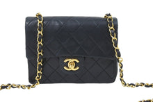 Load image into Gallery viewer, CHANEL シャネル ミニマトラッセ ショルダーバッグ 1番台 ココマーク ラムスキン ブラック ゴールド 美品 中古 49705