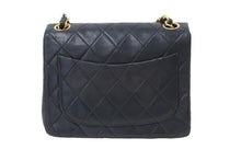 Load image into Gallery viewer, CHANEL シャネル ミニマトラッセ ショルダーバッグ 1番台 ココマーク ラムスキン ブラック ゴールド 美品 中古 49705