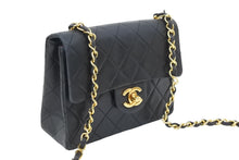 Load image into Gallery viewer, CHANEL シャネル ミニマトラッセ ショルダーバッグ 1番台 ココマーク ラムスキン ブラック ゴールド 美品 中古 49705